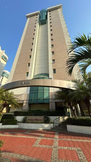 Apartamento Barra Premium - Flat 03 Piscina, Academia, Praia, Ate 4 *