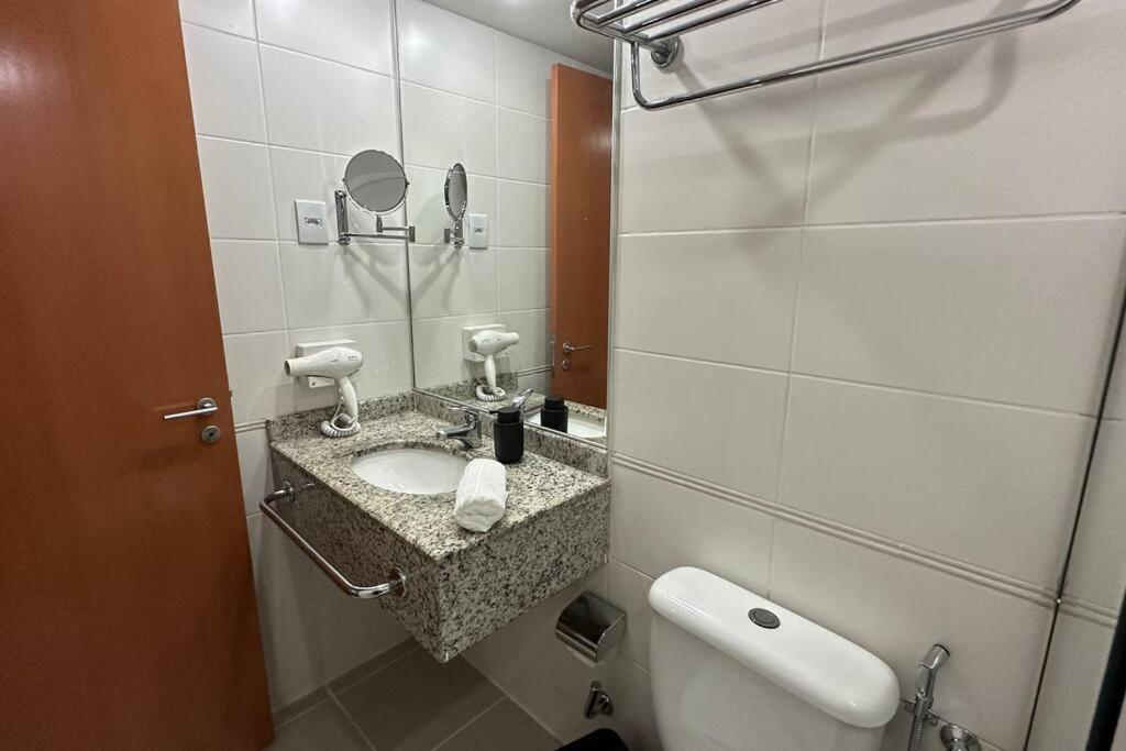 Apartamento Barra Premium - Flat 03 Piscina, Academia, Praia, Ate 4 *