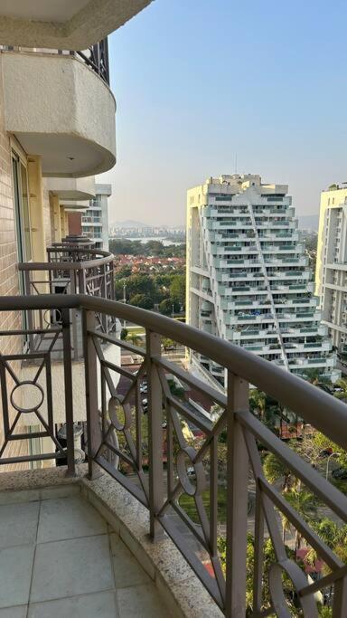 Apartamento Barra Premium - Flat 03 Piscina, Academia, Praia, Ate 4