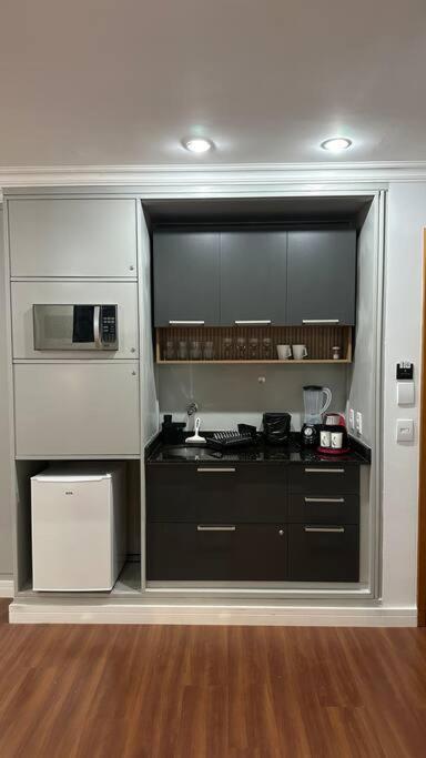 Apartamento Barra Premium - Flat 03 Piscina, Academia, Praia, Ate 4