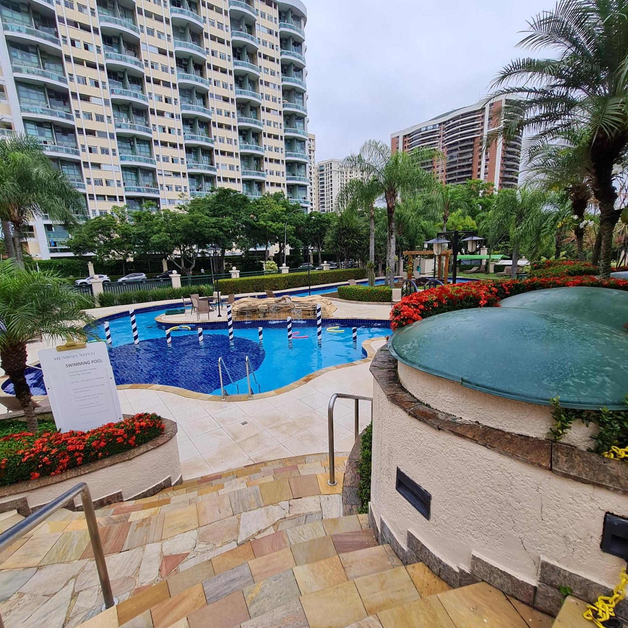 Apartamento Barra Premium - Flat 03 Piscina, Academia, Praia, Ate 4 *